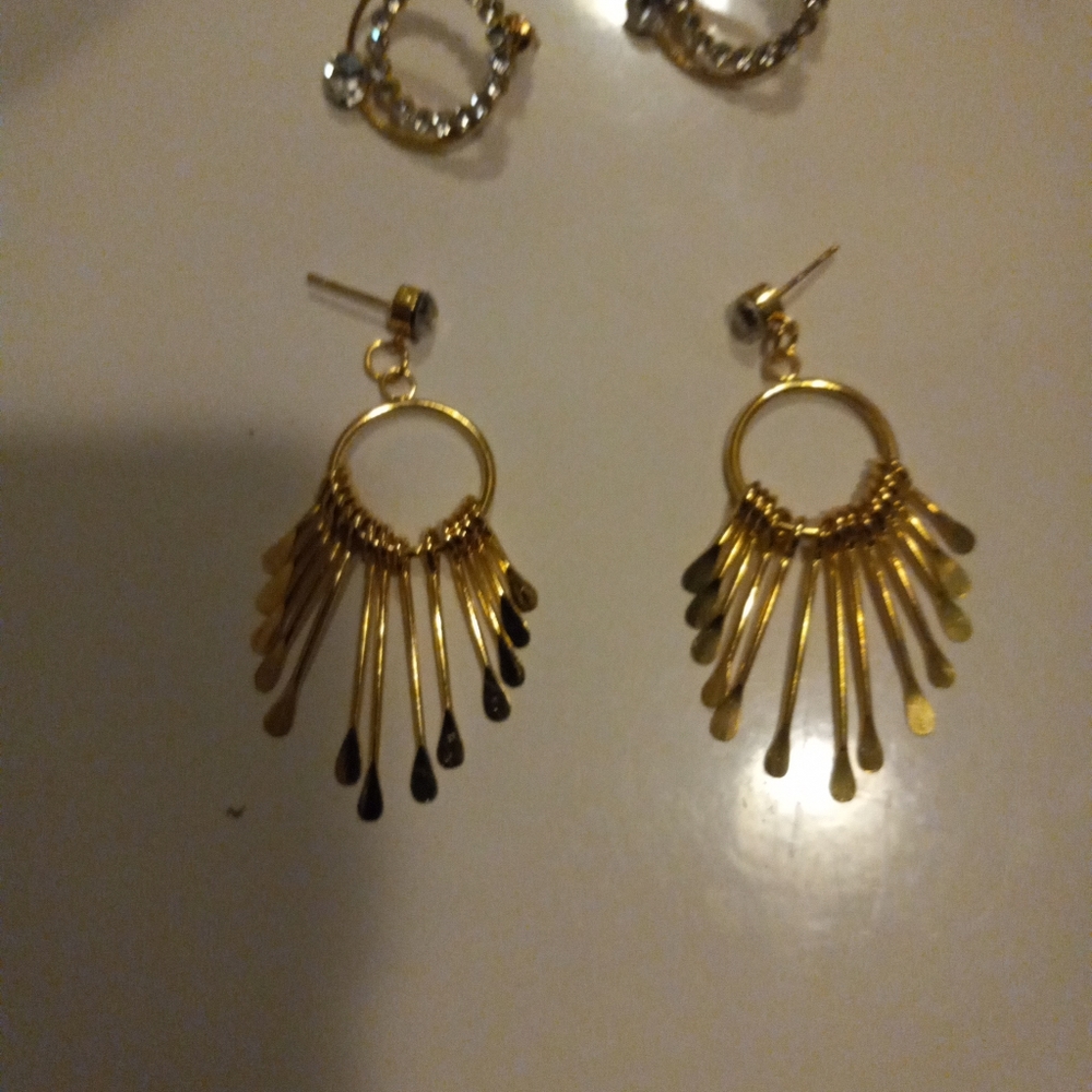Earring - Picture 2 of 12